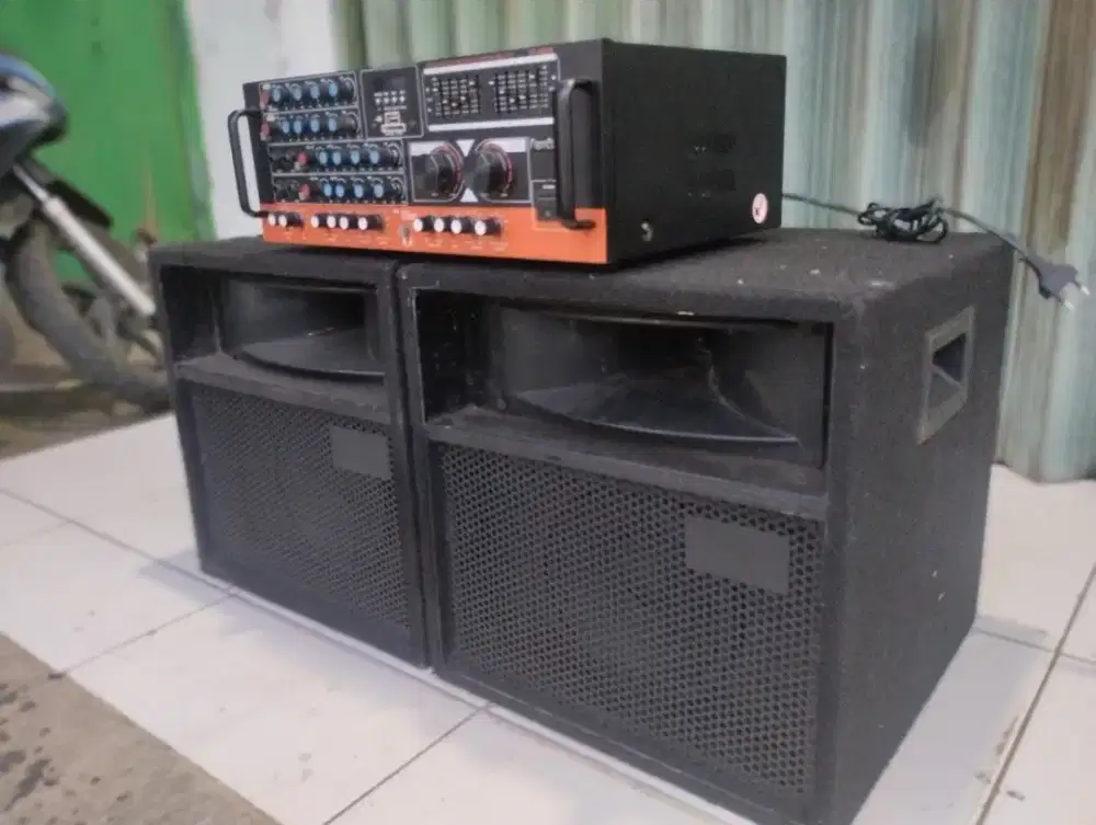 Paket Karaoke speaker merk Wisdom 8inch