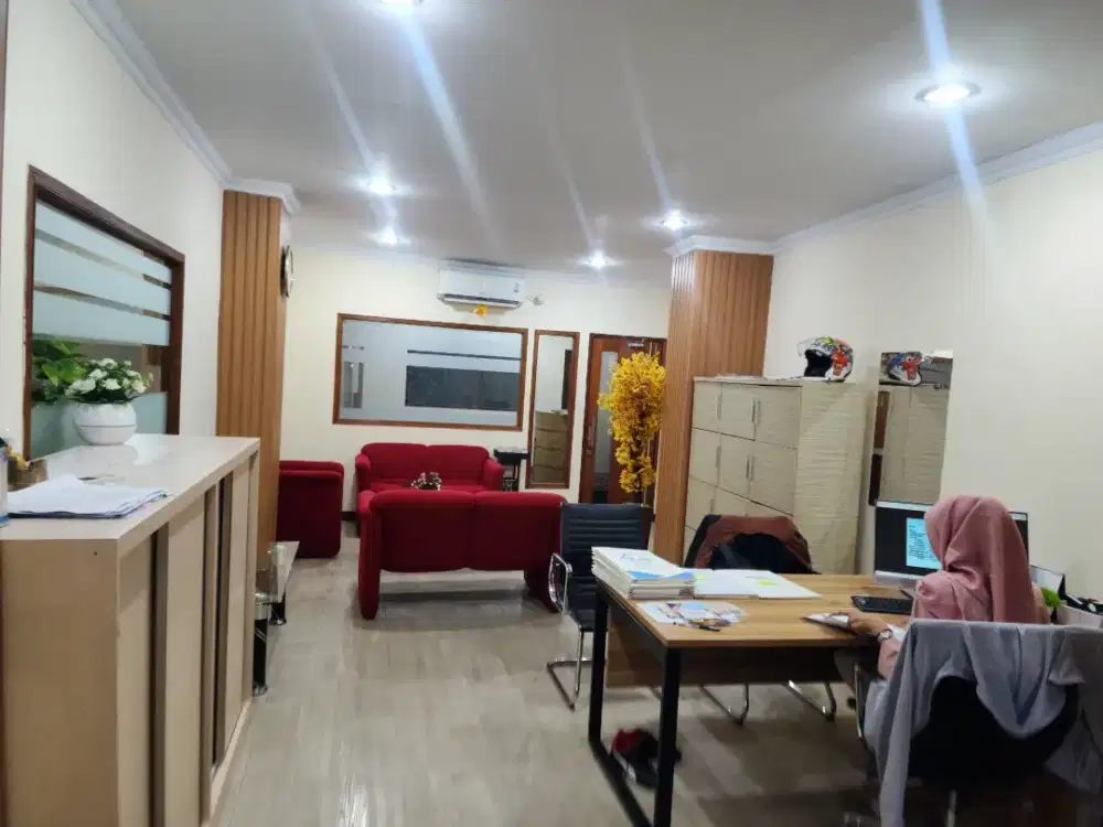 Disewakan Ruang Ktr  untuk 3 meja sd 10 Meja