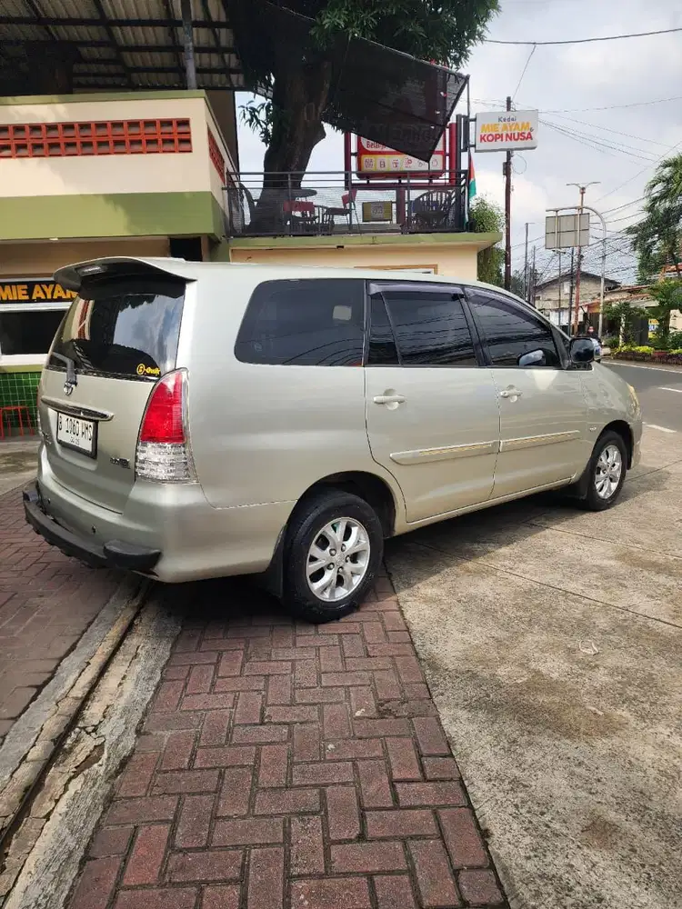 Toyota kijang Inova G at metic Tahun 2010 Silver metalik nopol Genap