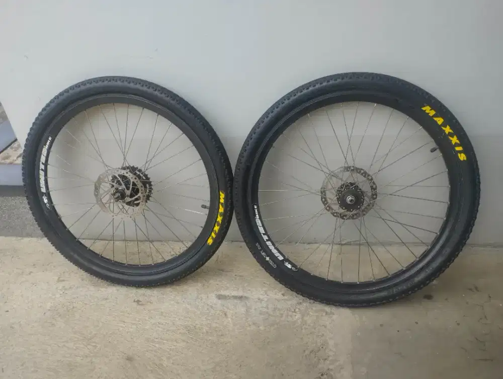 Wheel set , Rim / Velg , ban 26, disc / piringan, sproket gir 7 speed.
