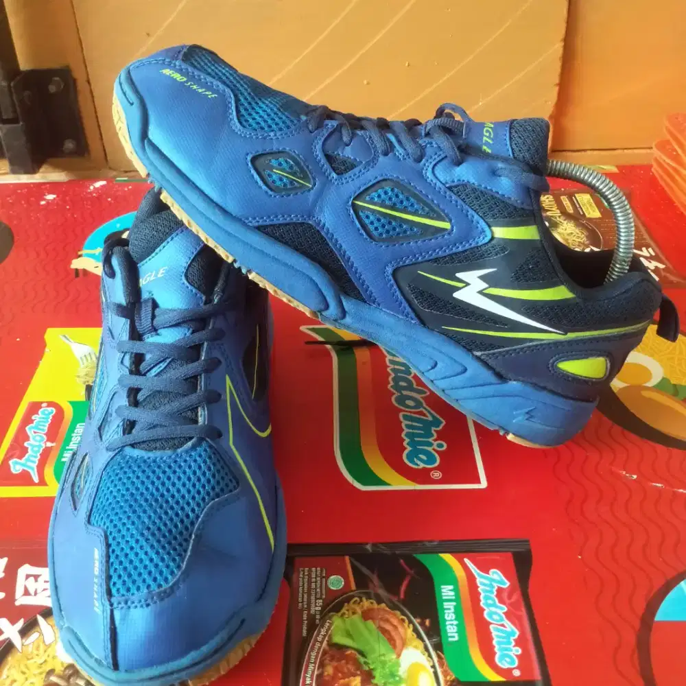 Sepatu Badminton Eagle Size 43