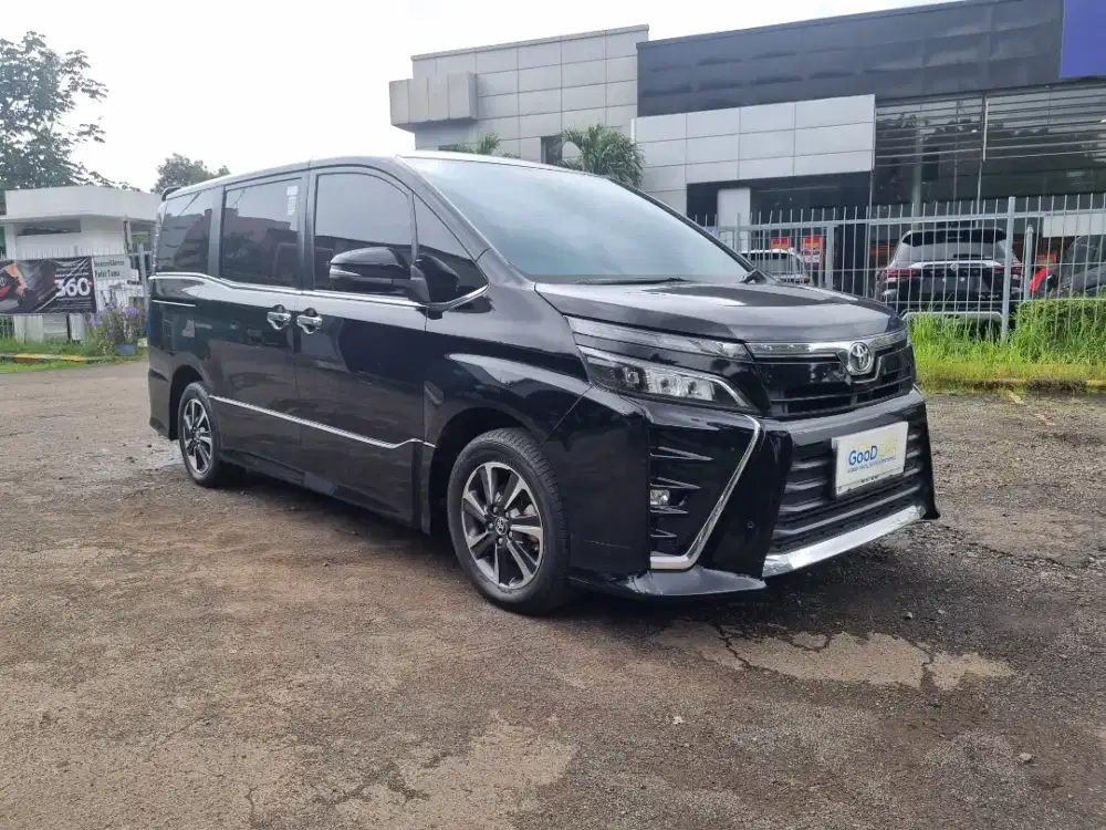 Toyota Voxy  2.0 At 2019