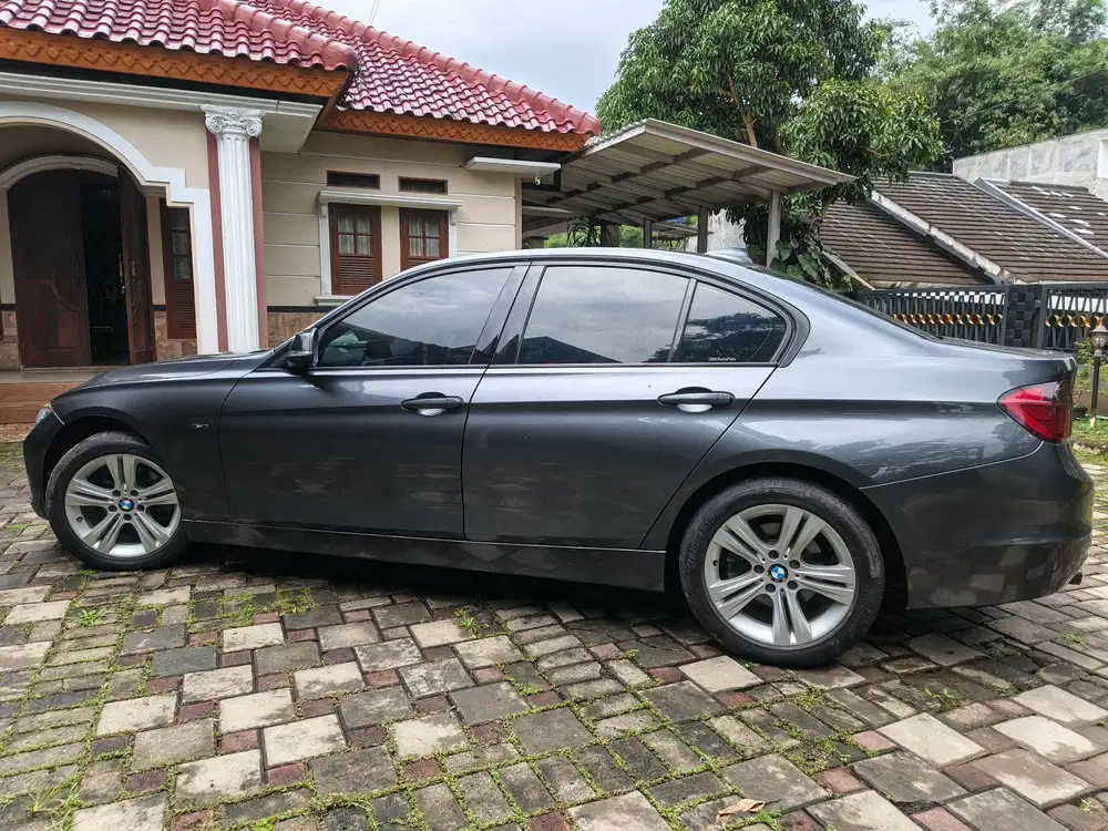BMW 320i 2013 Bensin
