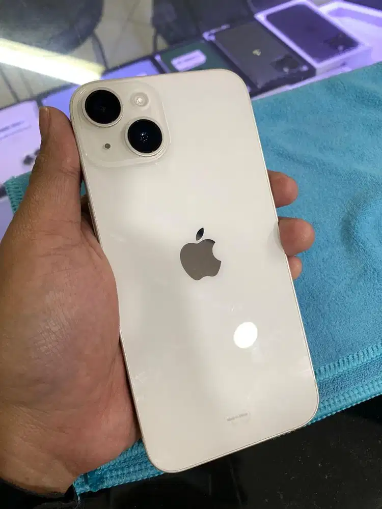 iPhone 14 128GB Garansi Resmi iBox White Battery Health 84%