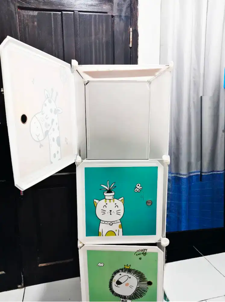 Lemari pakaian 4 susun