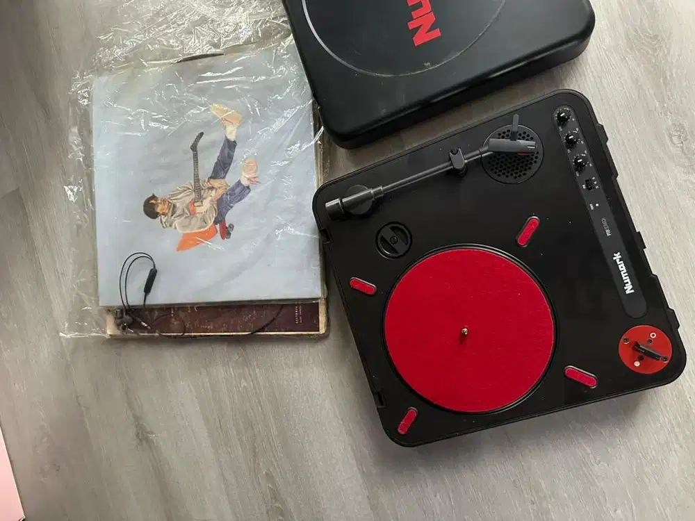 Numark Turntable + DJ