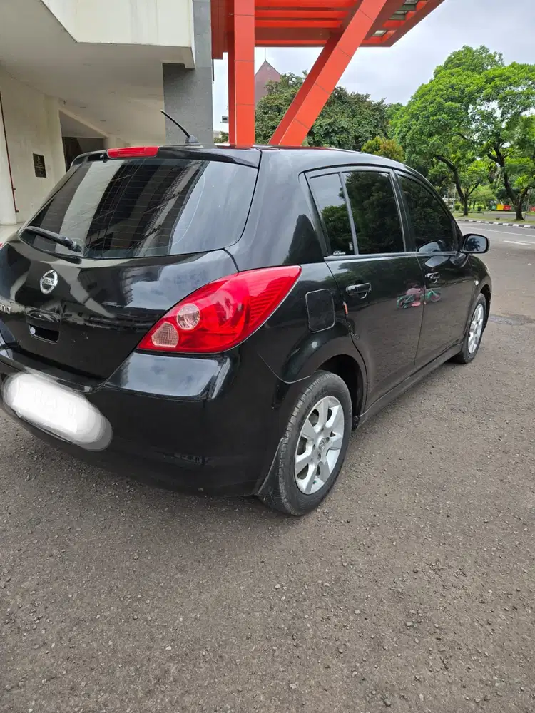 ​Nissan Latio 2008 Hatchback - Kenyamanan Eropa, Harga LCGC!