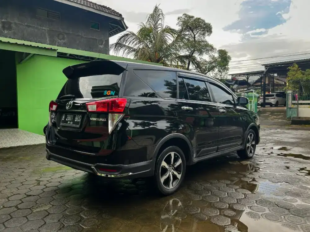 Toyota venturer diesel matic 2021