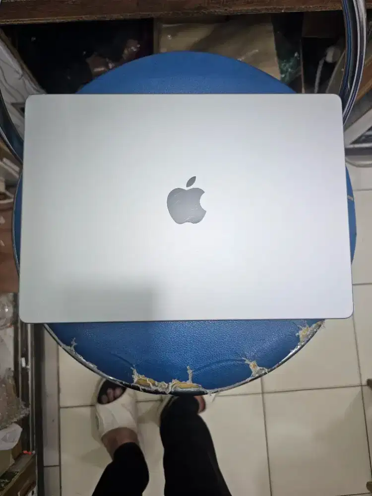 Macbook pro M1 pro 14 inch 16/512 (unit only )