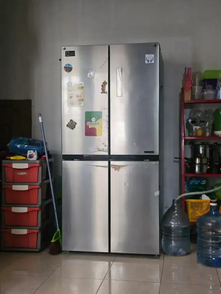 Dijual kulkas merk midea