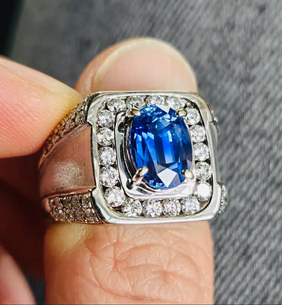 Natural Royal Blue Saphire 5 ct Gold Diamond