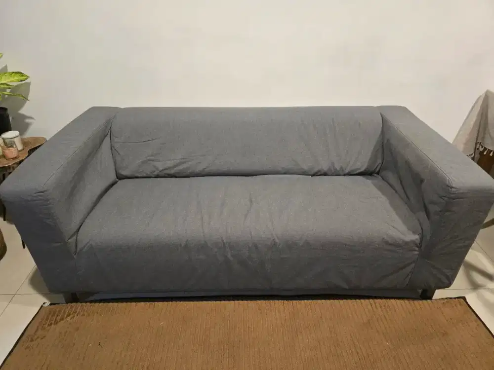 Sofa IKEA Klippan warna dark grey