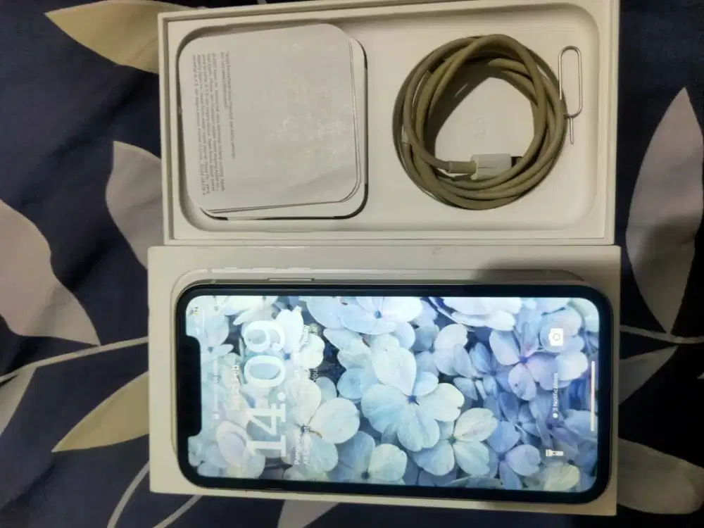 IPHONE 11 BEKAS 128 GB BARANG EX IBOX MULUS LIKE NEW