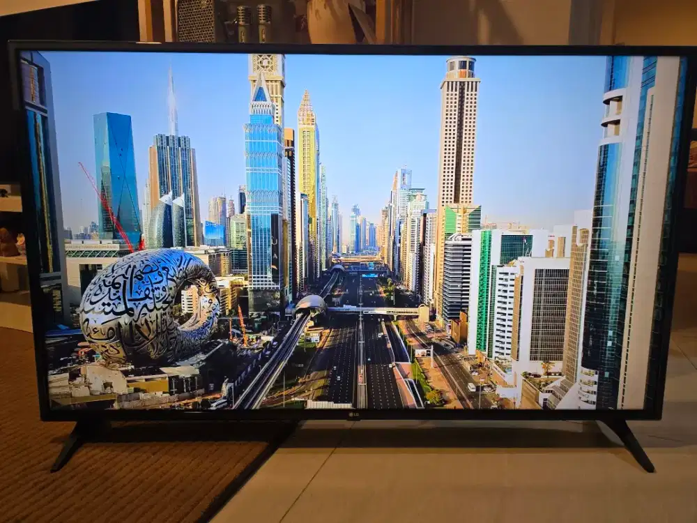 TV LG 55 inch smart TV 4K type UM7100