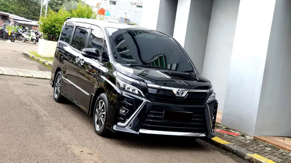[ LOW KM ] Toyota Voxy 2.0 ATPM Sunroof AT 2021/2022