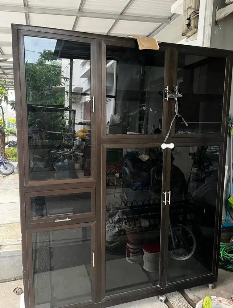 Dijual Cepat Lemari Almuninium Kaca