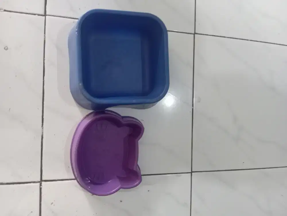 Wadah makan dan minum hewan piaraan