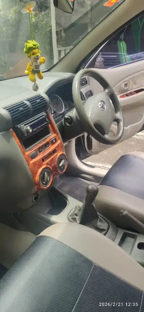 Toyota avanza g 1.3 hitam tahun 2011