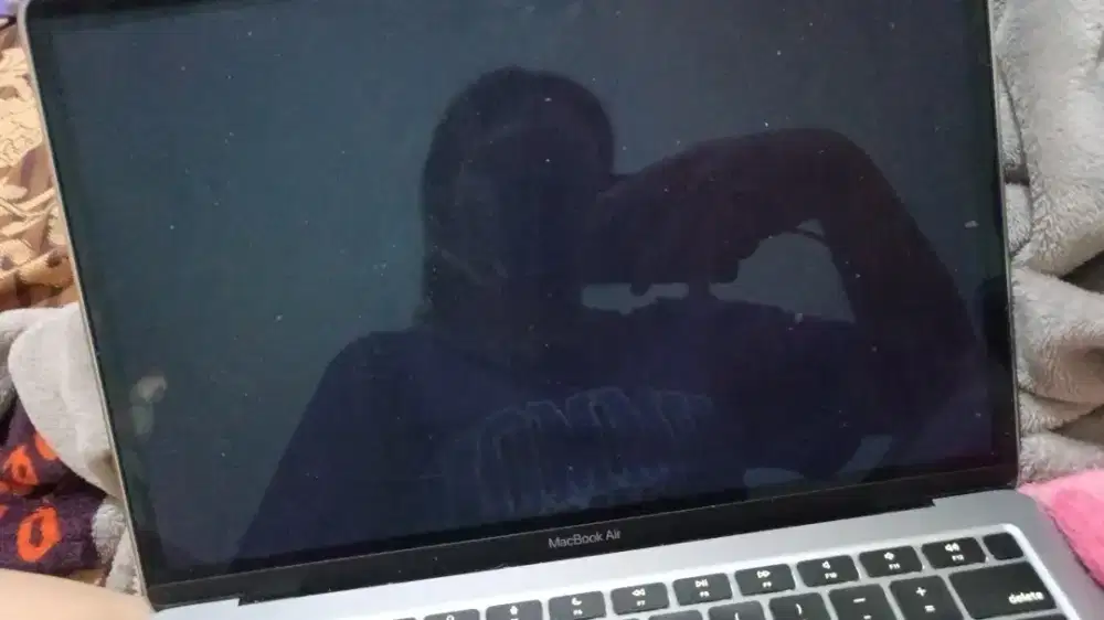 DIJUAL MACBOOKAIR M1 2020 13 INCH