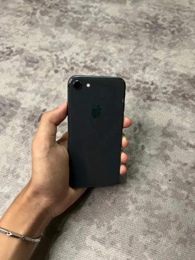 iPhone 8 256GB Resmi iBox Mulus