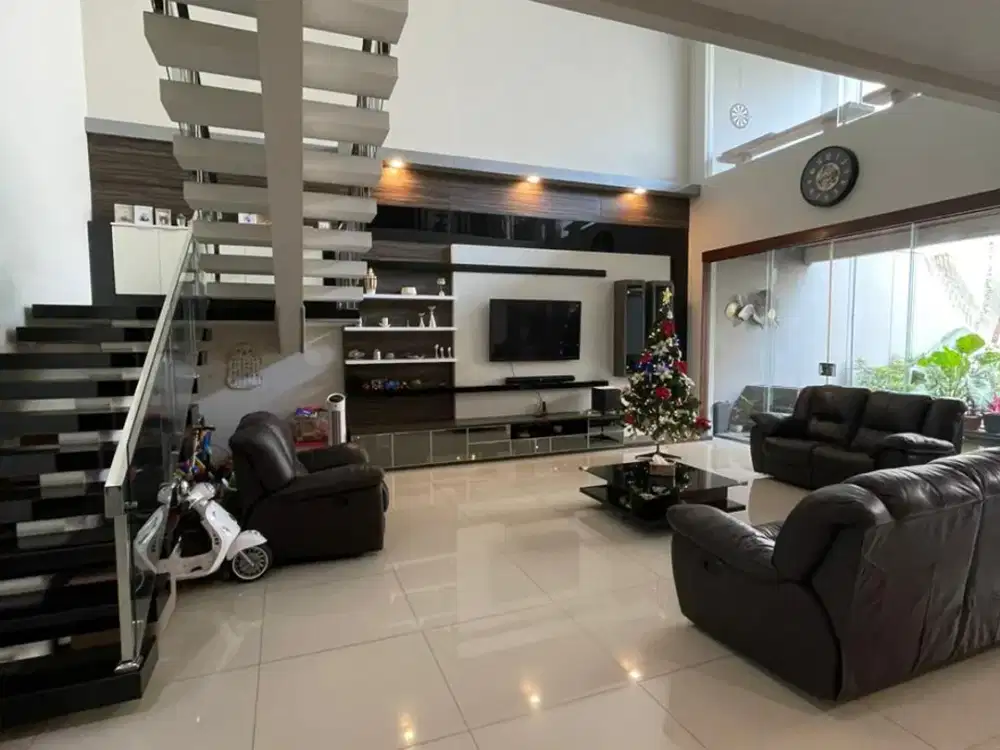 Rumah Mewah Sayap Gatot Subroto Burangrang Jarang Ada