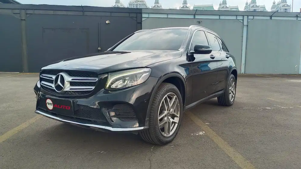 Mercedes benz glc200 AMG AT HITAM 2019