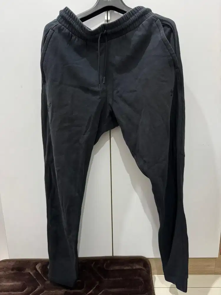 Celana Training Under Armour Size M