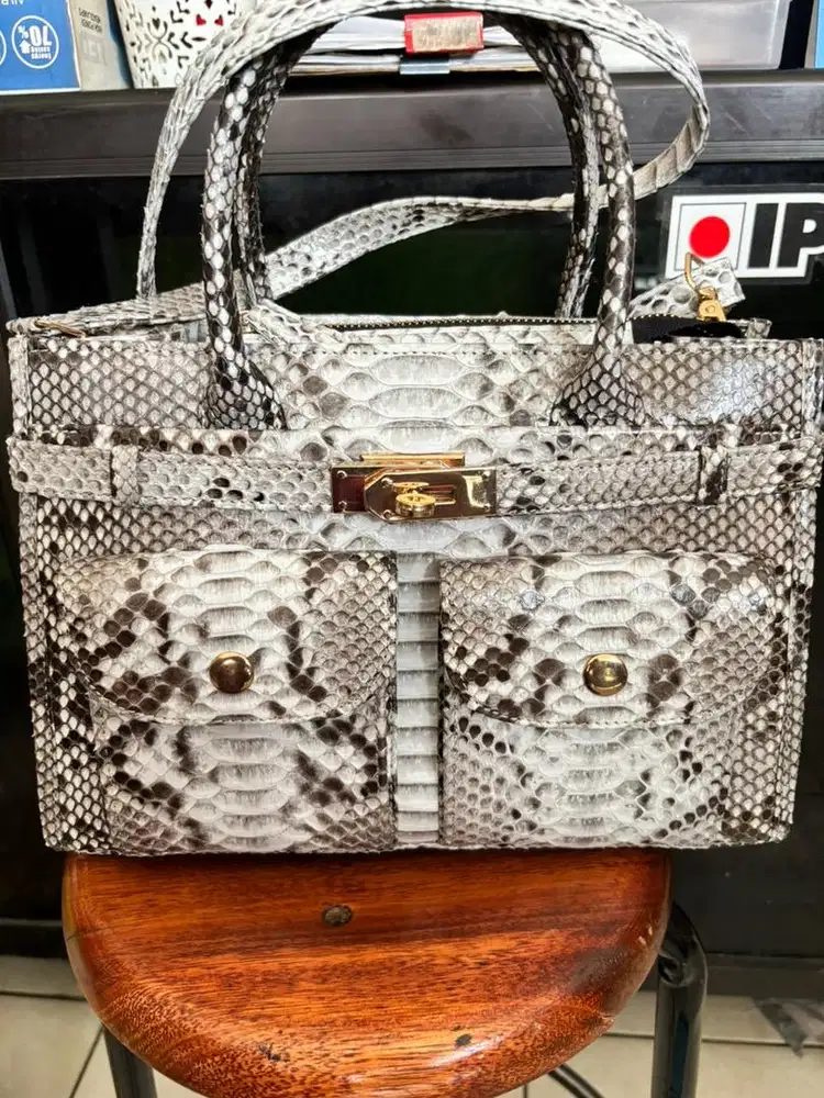 Tas wanita kulit asli