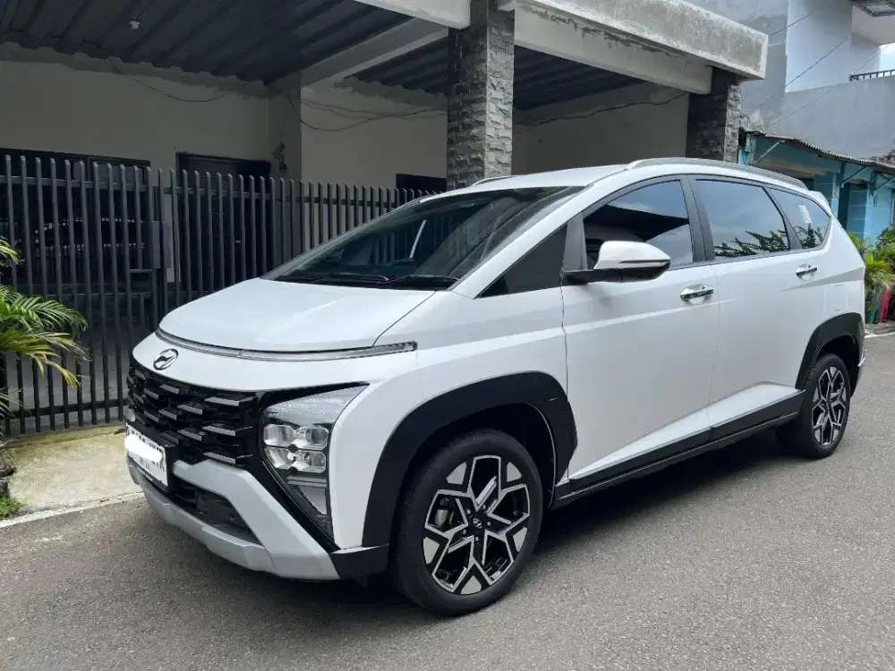 Low Miles Hyundai Stargezer X Prime White Matte