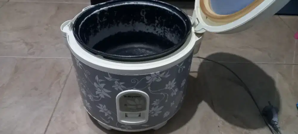 Magic com merek miyako 1,8 L