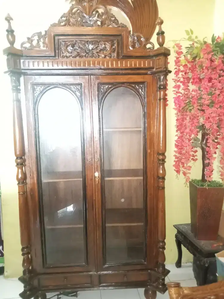 Lemari hias jati bagus jati tuo