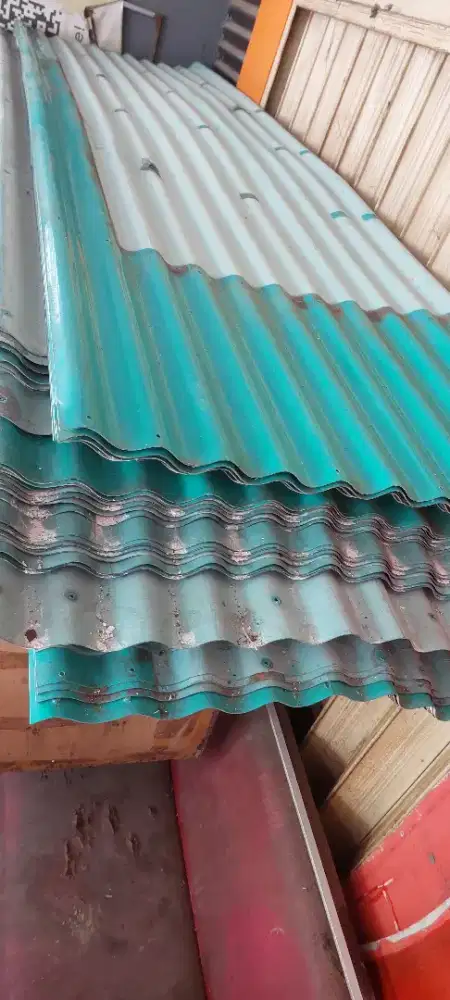 Atap vpc, sopha, dan meja resto