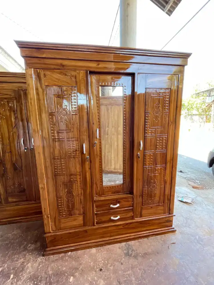 Lemari pakaian bner pintu 3 kayu jati