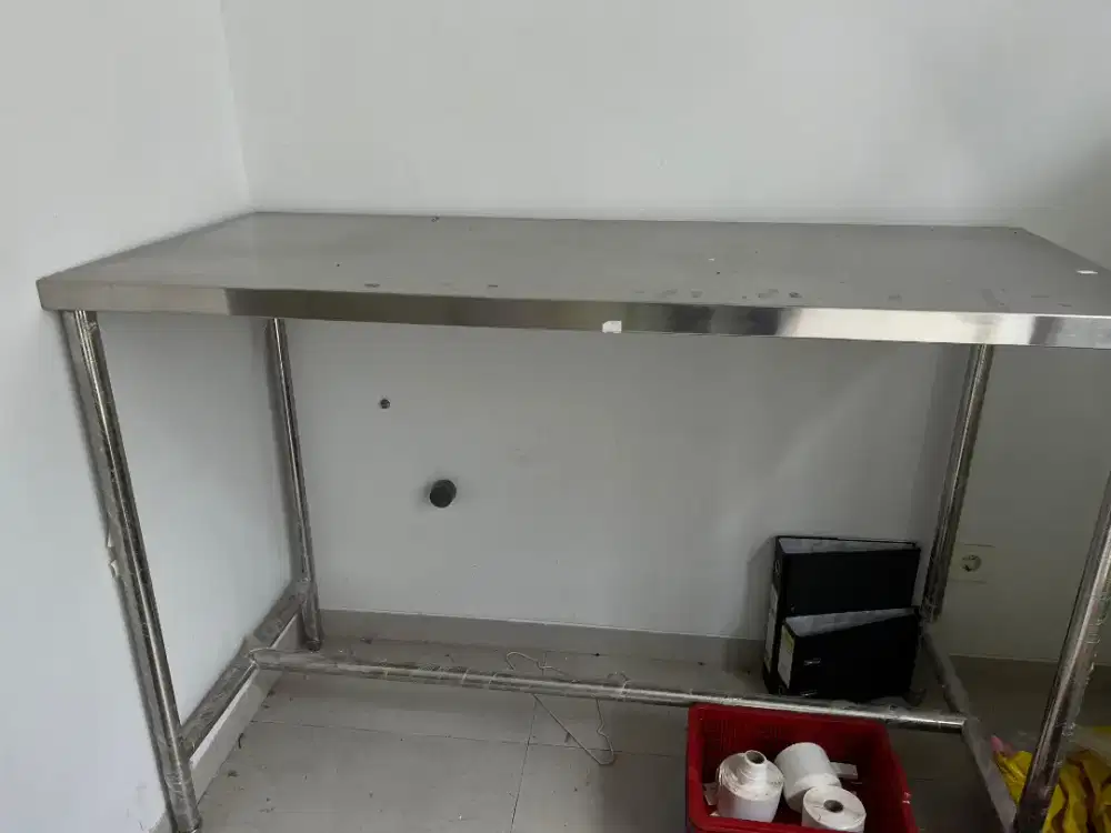 Meja stanless cocok untuk baking