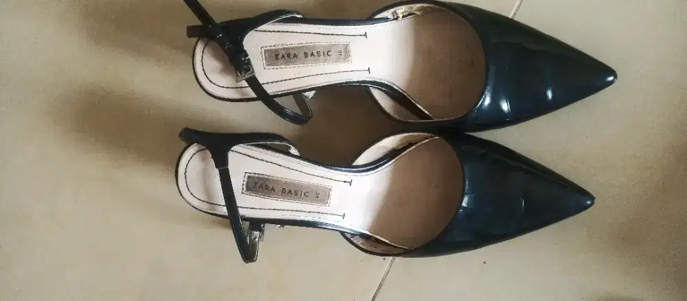 Sepatu hills zara hitam