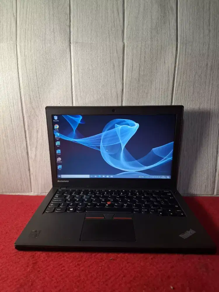 Lenovo Thinkpad x250 Core i5 Gen5 Ram8Gb Ssd128Gb Siap Pakai