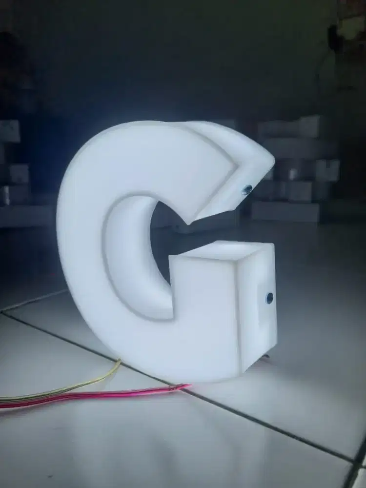 Huruf timbul akrilik