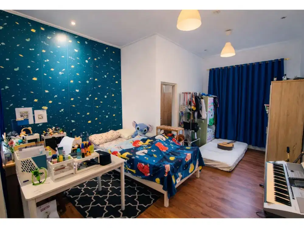 DIJUAL RUMAH MEWAH 3 LANTAI BAGUS SIAP HUNI HARGA NEGO SENTUL CITY SSR994