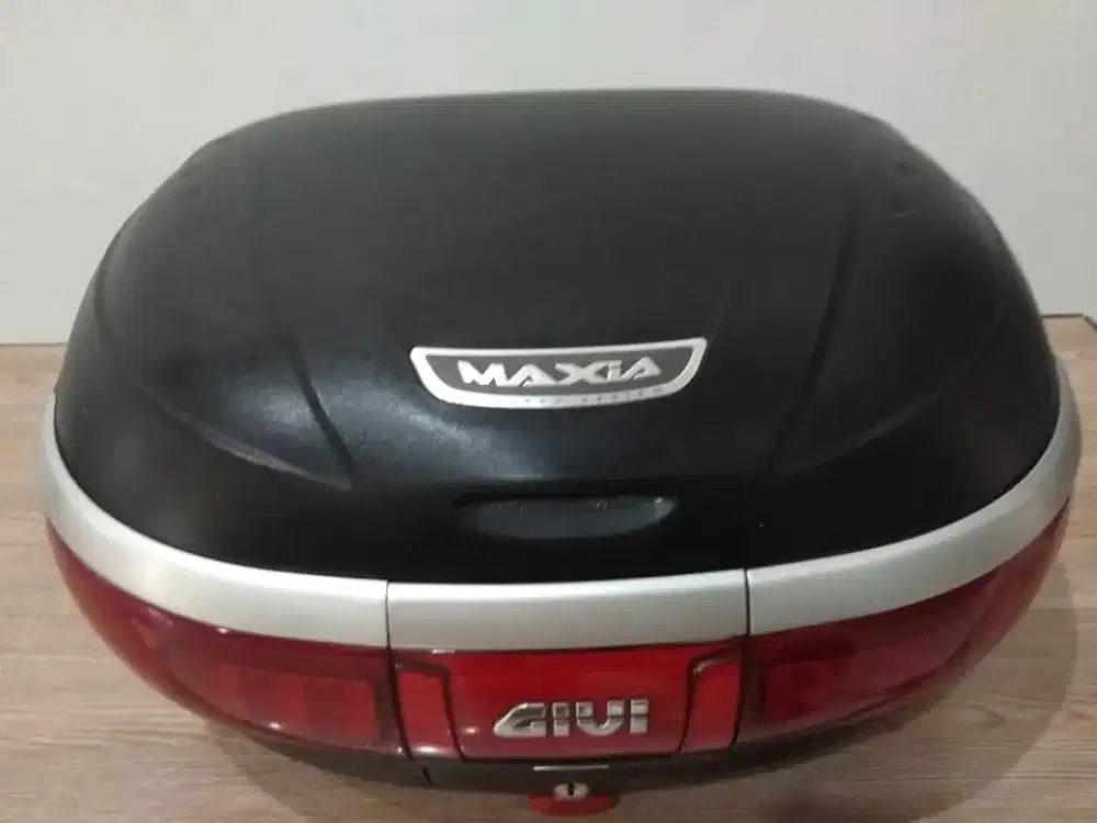 Box Motor GIVI E52 Maxia Monokey 52L + Bracket Baseplate