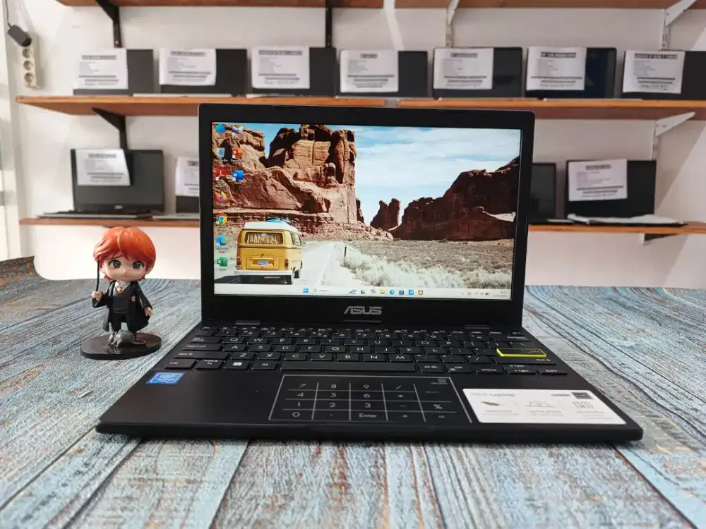 Laptop Bekas ASUS VIVOBOOK E210MA/Celeron N4020/RAM 8 GB