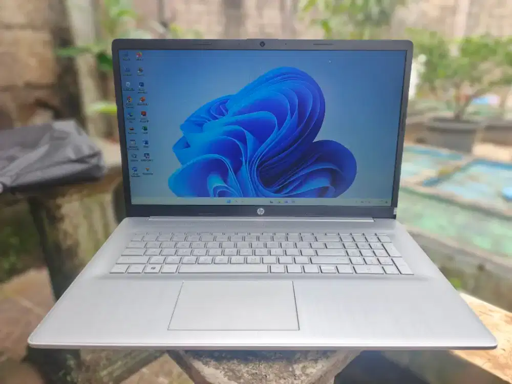 LAPTOP HP 17 inch