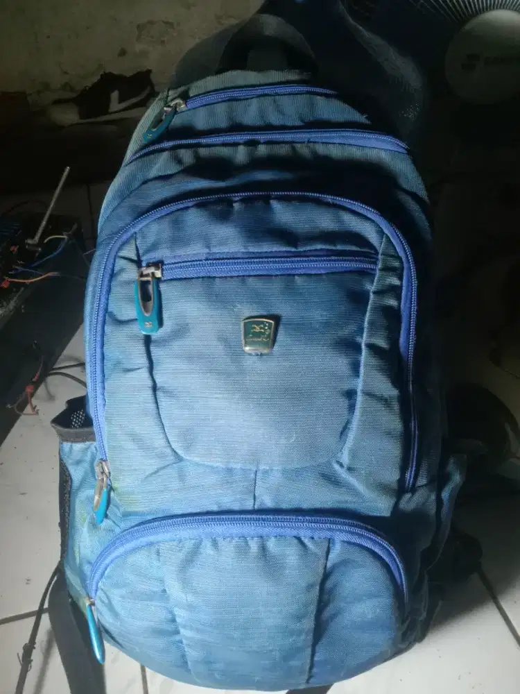 Jual tas branded original merek carvil masih bagus ukuran dewasa