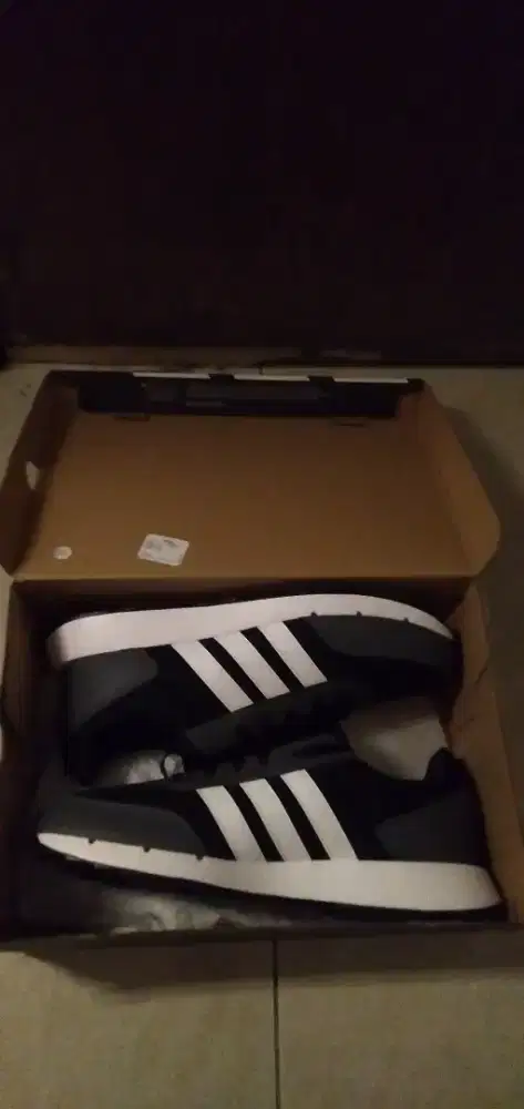 Sepatu Adidas Run 50S