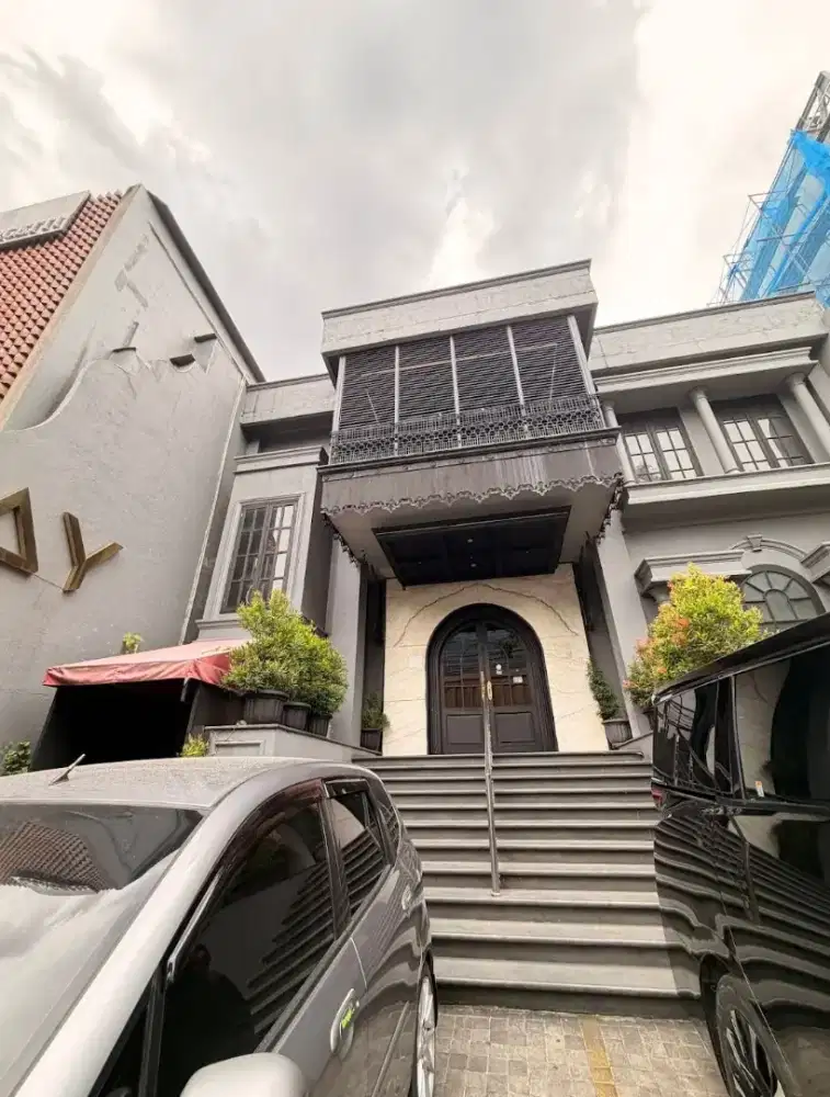 Pemandu lagu karaoke