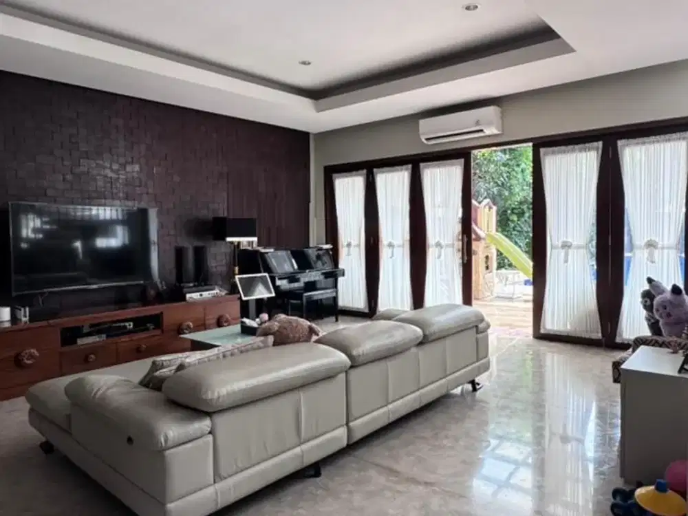 Dijual Cepat Rumah 2 Lantai di TB Simatupang, Jakarta Selatan. Ada Privat Swimming Pool dan Paviliun