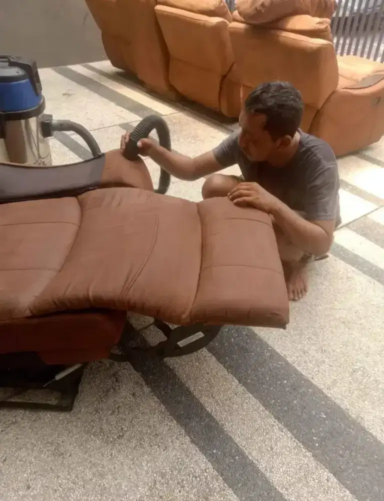 Jasa cuci sofa, springbed dan poles lantai