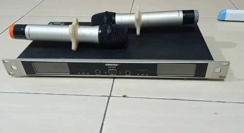 Di jual Mic wiriles 2 micropone merk Shure bild up di jamin mantap
