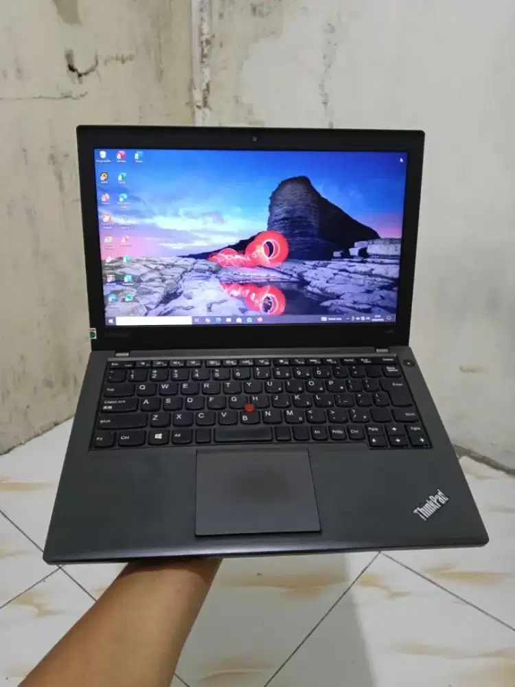 Laptop Lenovo x240 core i5 Gen 4 Ram 8/180