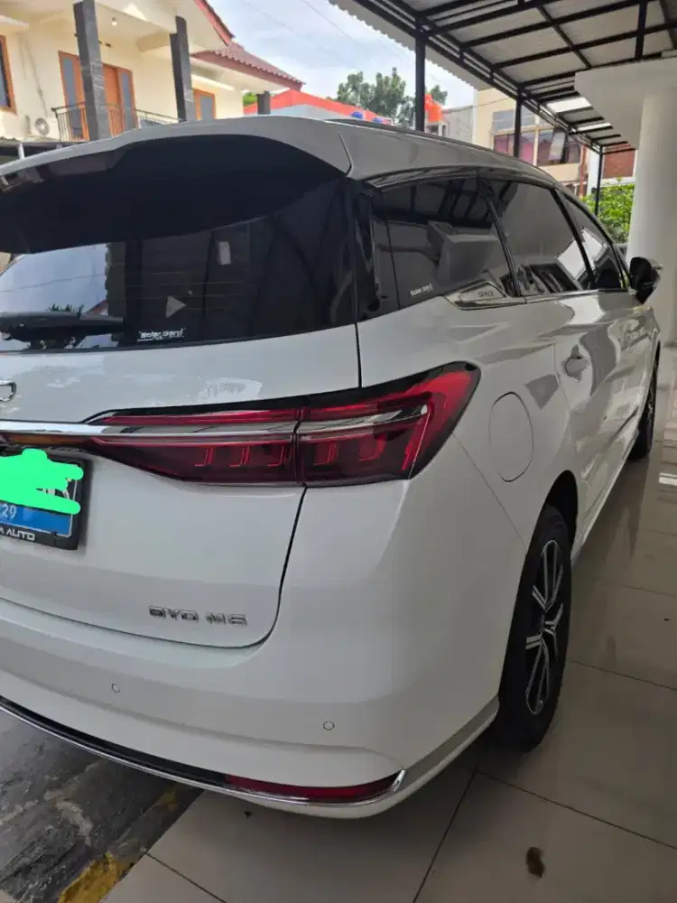 Dijual cepat Byd M6 tangan pertama