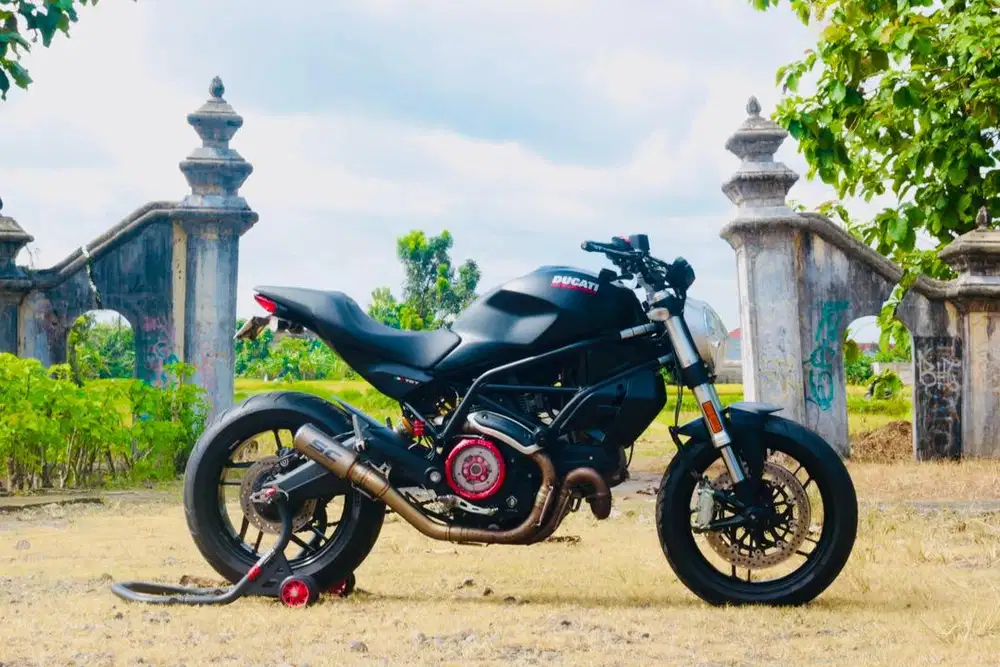 Ducati monster 797 ABS like new monster 696 diavel z1000